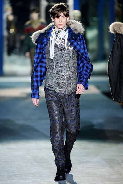 Look 10
